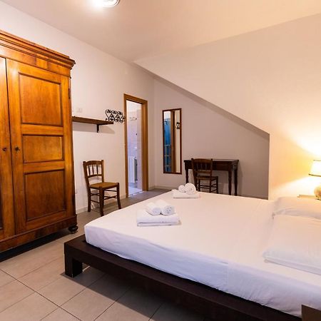 Theo'S Rooms Ольбия Экстерьер фото