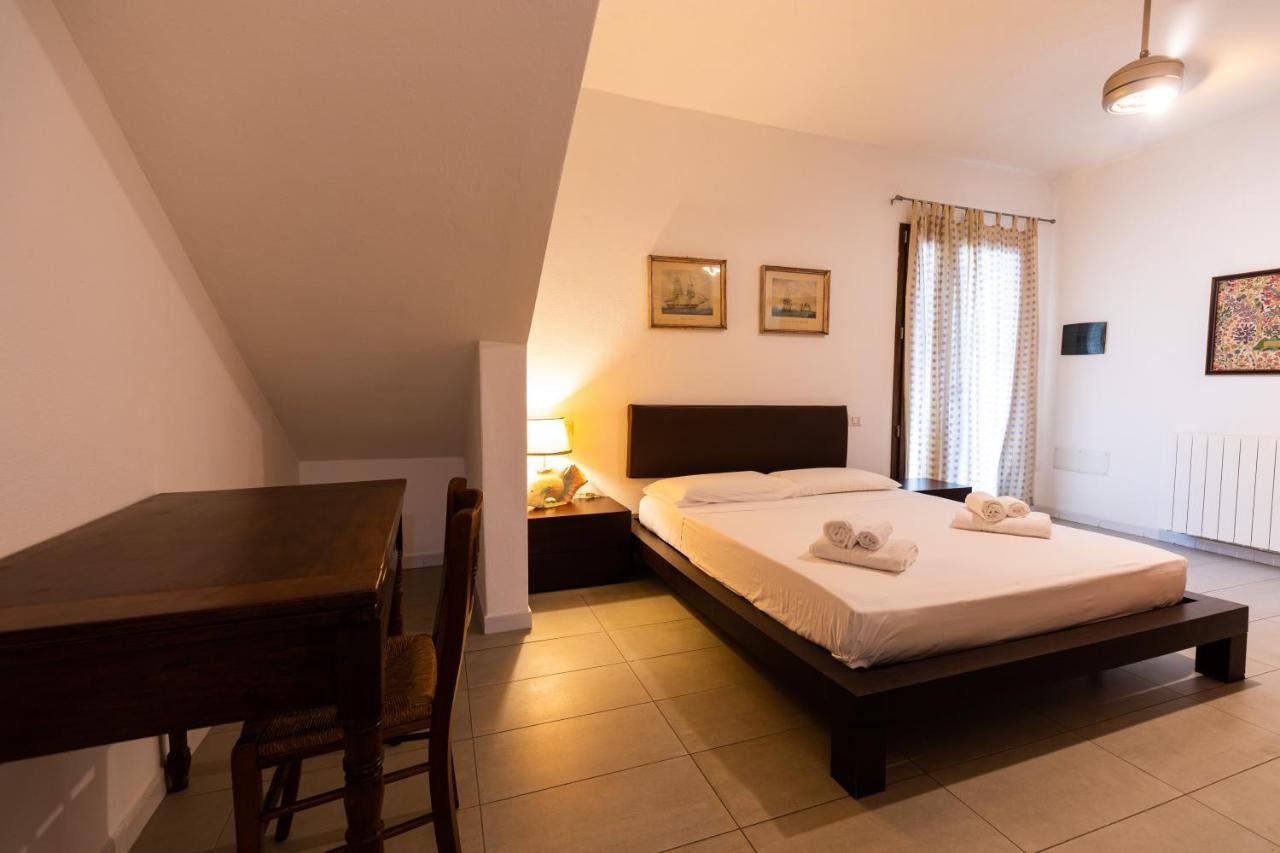 Theo'S Rooms Ольбия Экстерьер фото