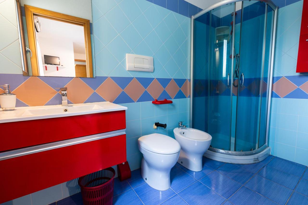Theo'S Rooms Ольбия Экстерьер фото