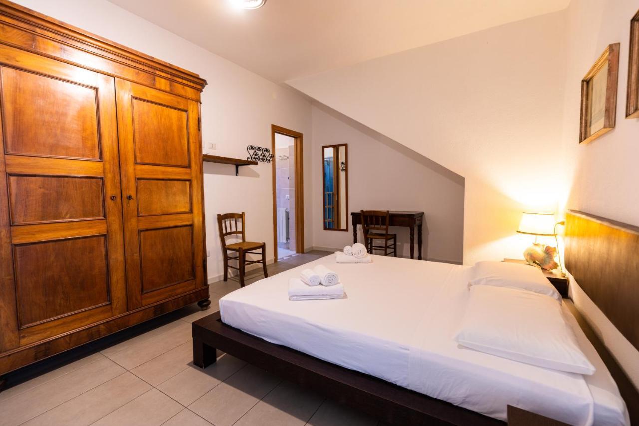Theo'S Rooms Ольбия Экстерьер фото